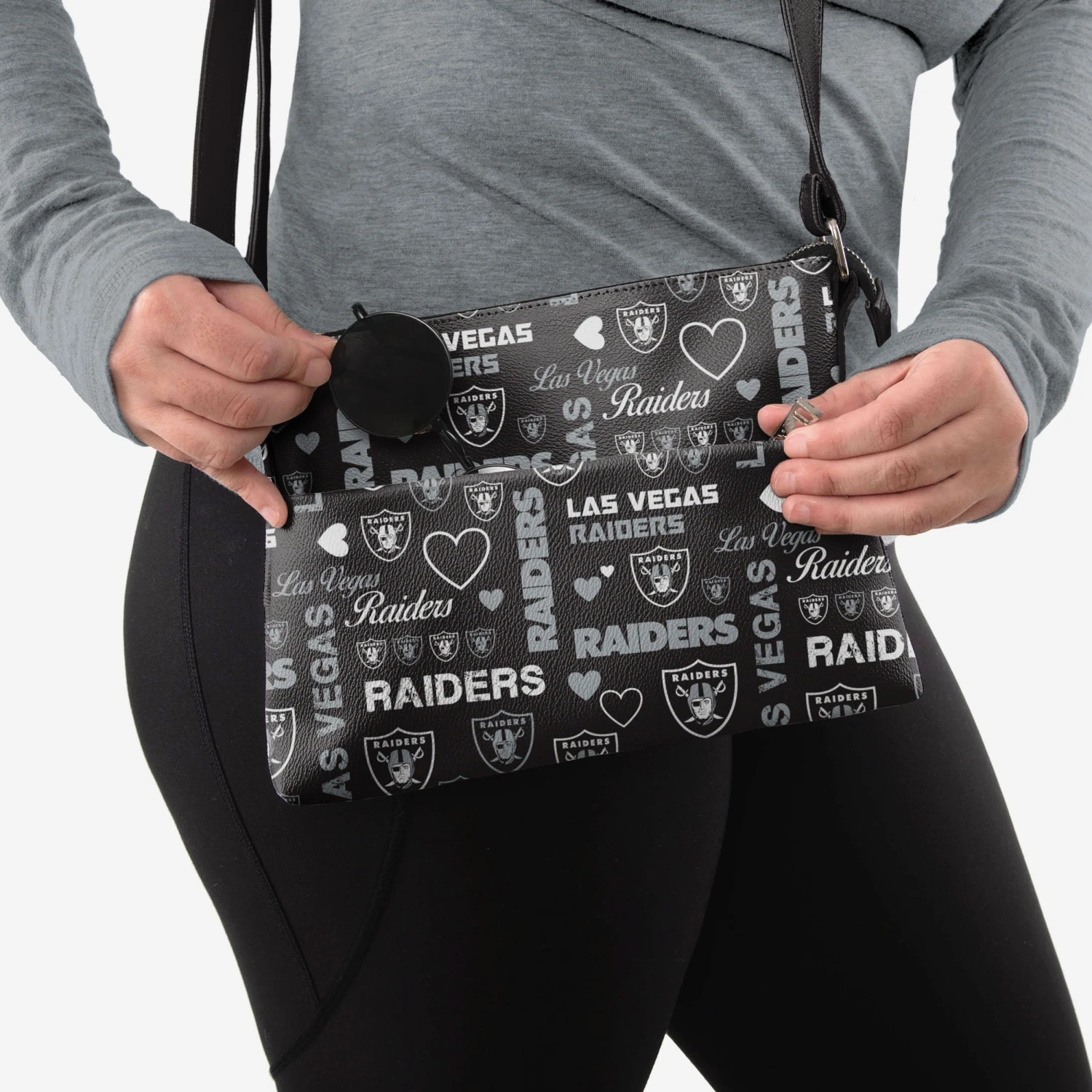 FOCO Las Vegas Raiders Logo Love Crossbody Purse 5 FOCO Las Vegas Raiders Logo Love Crossbody Purse - Image 3