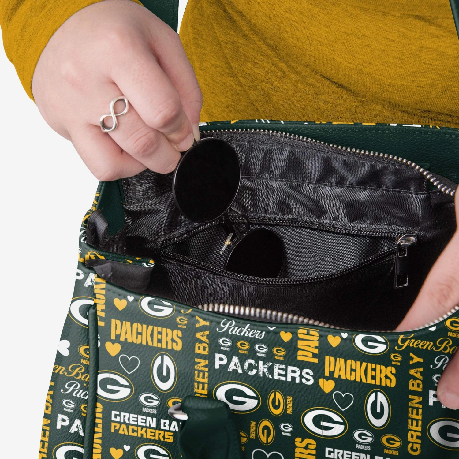 FOCO Green Bay Packers Logo Love Purse 5 FOCO Green Bay Packers Logo Love Purse - Image 3