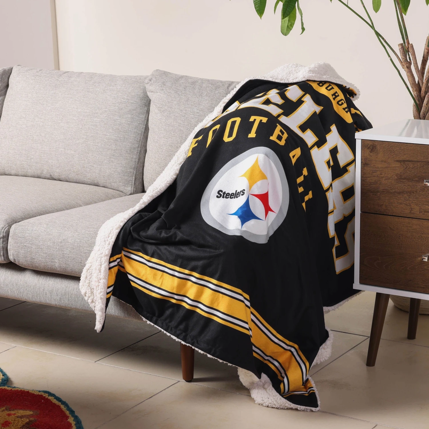 FOCO Pittsburgh Steelers Team Property Sherpa Plush Throw Blanket 4 FOCO Pittsburgh Steelers Team Property Sherpa Plush Throw Blanket - Image 2