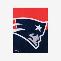 FOCO New England Patriots Supreme Slumber Plush Throw Blanket