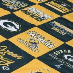 FOCO Green Bay Packers Team Pride Patches Quilt 11 FOCO Green Bay Packers Team Pride Patches Quilt -FOCO Store BKTNFQTTPDGP g5