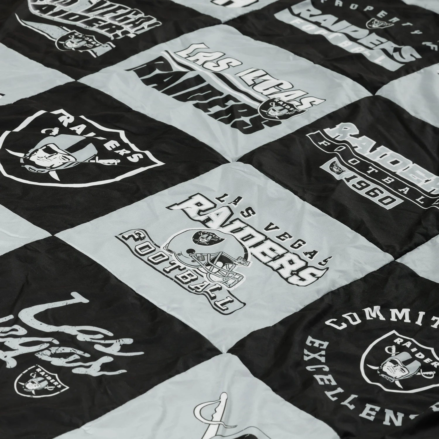 FOCO Las Vegas Raiders Team Pride Patches Quilt 7 FOCO Las Vegas Raiders Team Pride Patches Quilt - Image 5