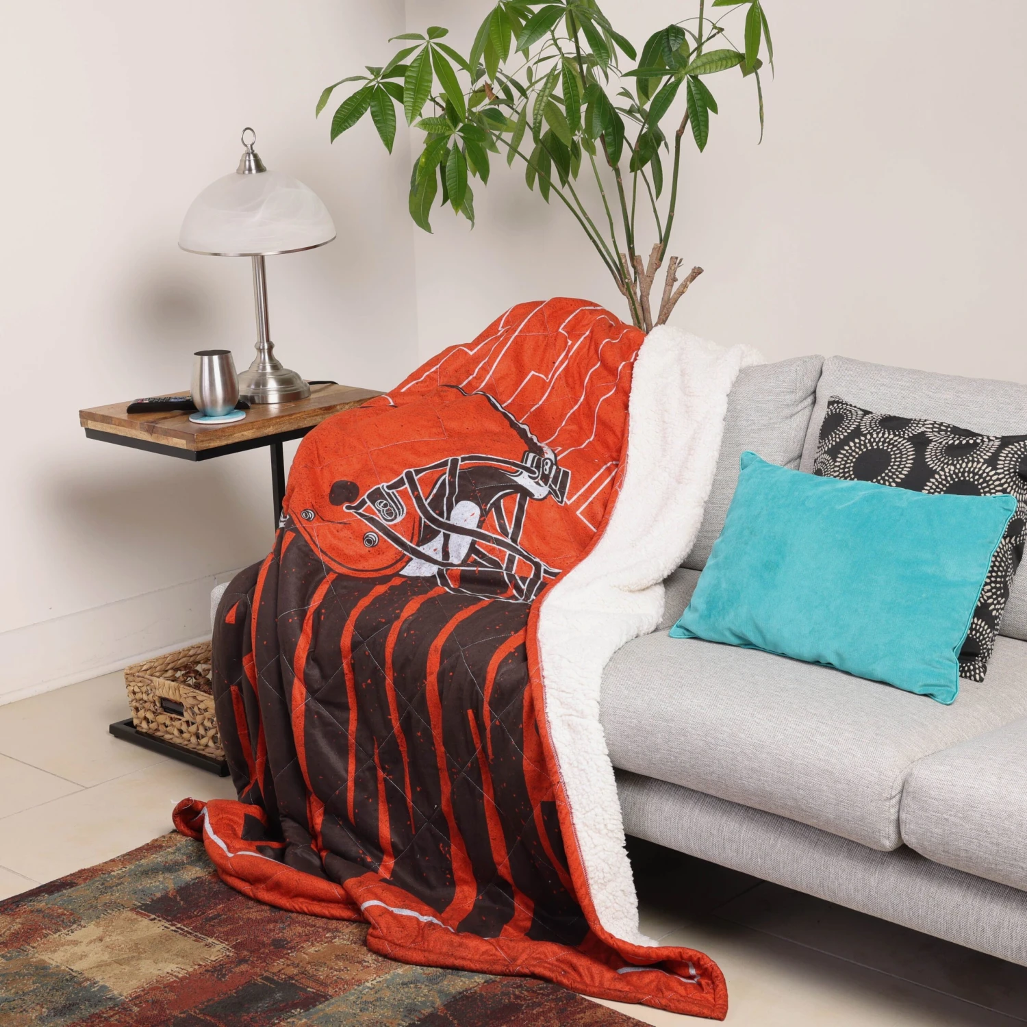 FOCO Cleveland Browns Big Game Sherpa Lined Throw Blanket 4 FOCO Cleveland Browns Big Game Sherpa Lined Throw Blanket - Image 2