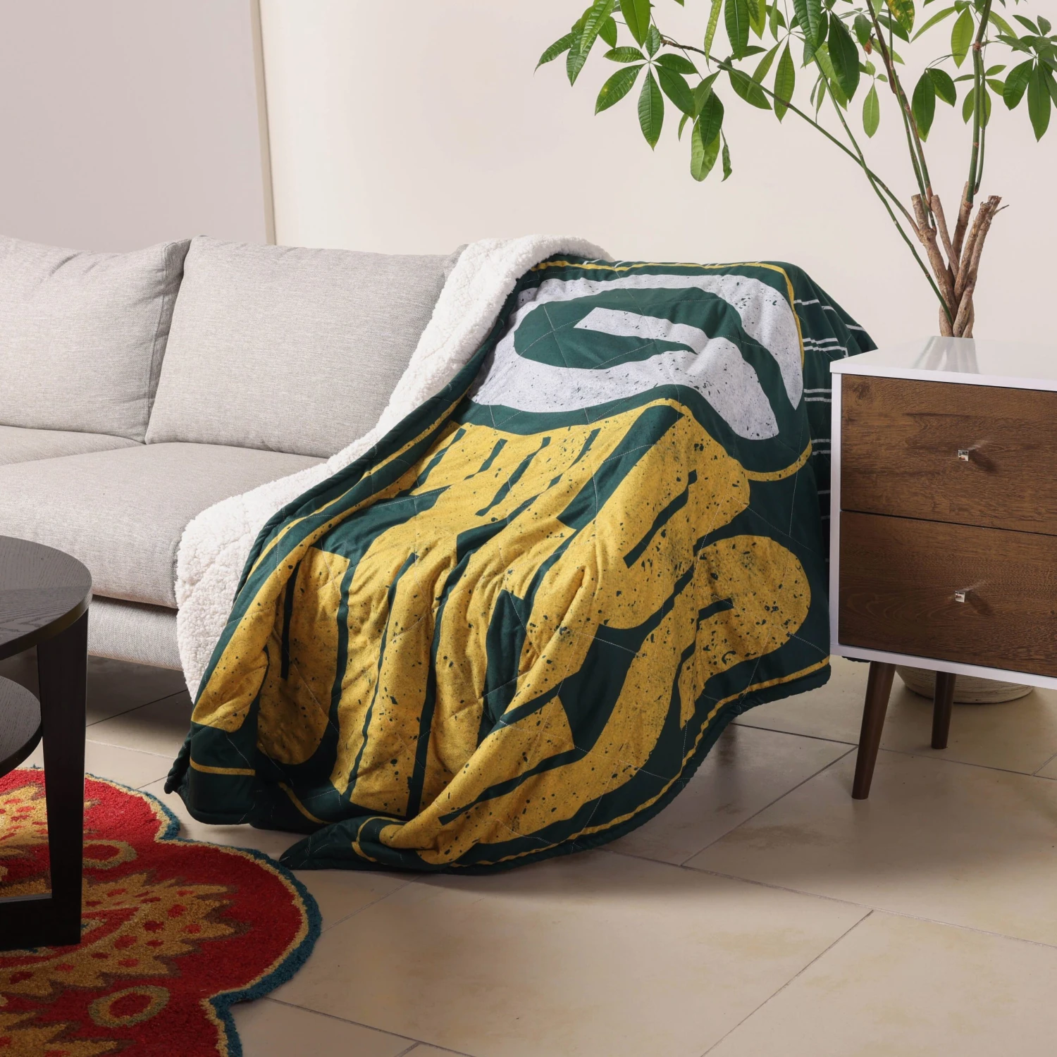 FOCO Green Bay Packers Big Game Sherpa Lined Throw Blanket 4 FOCO Green Bay Packers Big Game Sherpa Lined Throw Blanket - Image 2