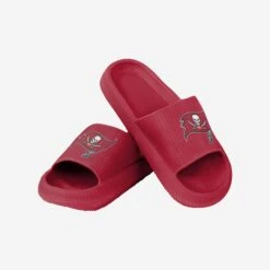 FOCO Tampa Bay Buccaneers Womens Team Color Pillow Slide -FOCO Store FFWMNFTCPWTB g3