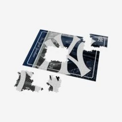 FOCO New York Yankees Big Logo 500 Piece Jigsaw Puzzle PZLZ 7 FOCO New York Yankees Big Logo 500 Piece Jigsaw Puzzle PZLZ -FOCO Store PZLZMBJG500BLNY g3
