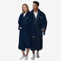 FOCO New England Patriots Lazy Day Team Robe