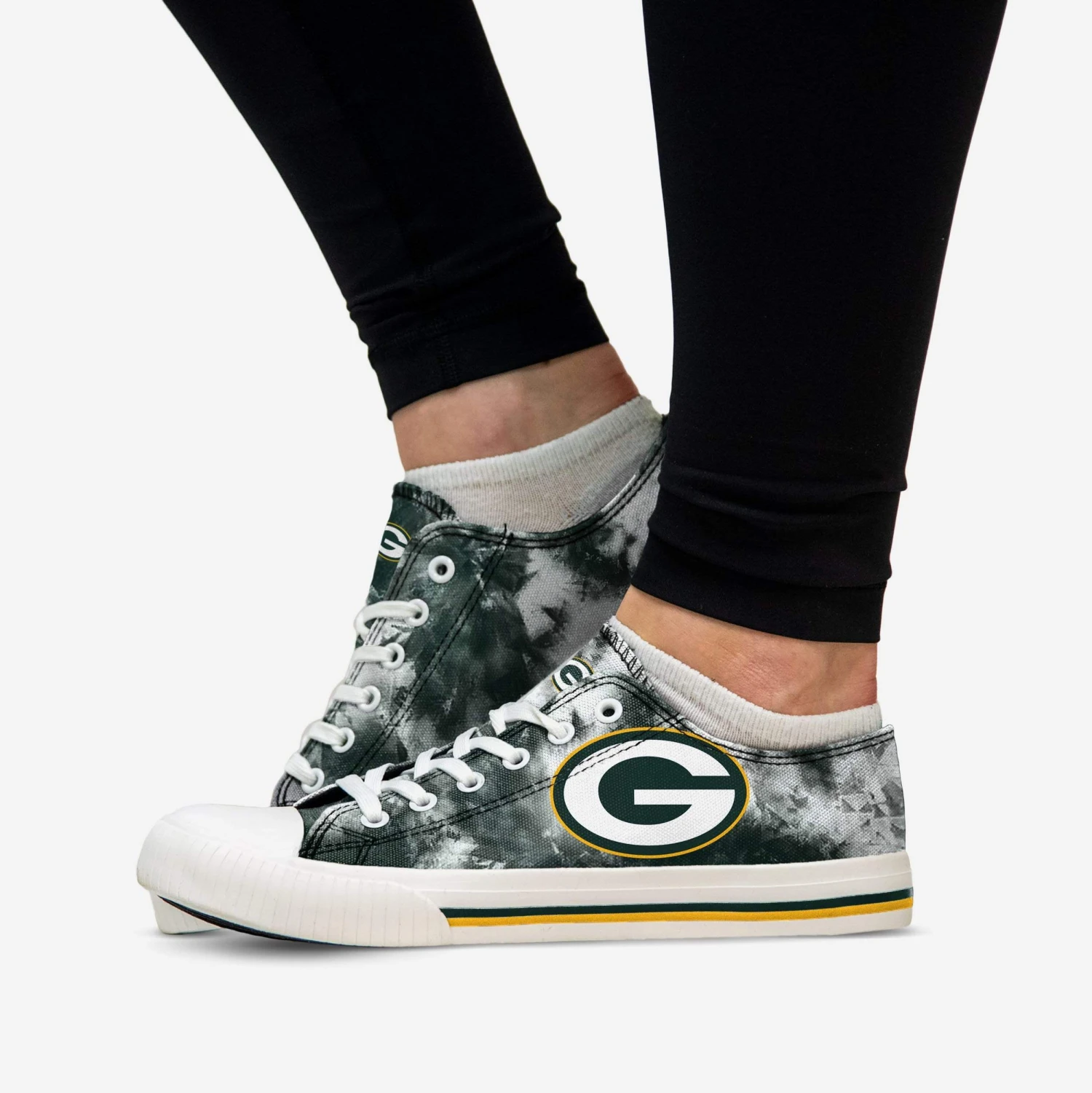 FOCO Green Bay Packers Womens Low Top Tie-Dye Canvas Shoe 6 FOCO Green Bay Packers Womens Low Top Tie-Dye Canvas Shoe - Image 4