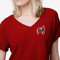 FOCO Tampa Bay Buccaneers Womens Gametime Glitter V-Neck T-Shirt -FOCO Store TSVNNFGMGLTTB g3
